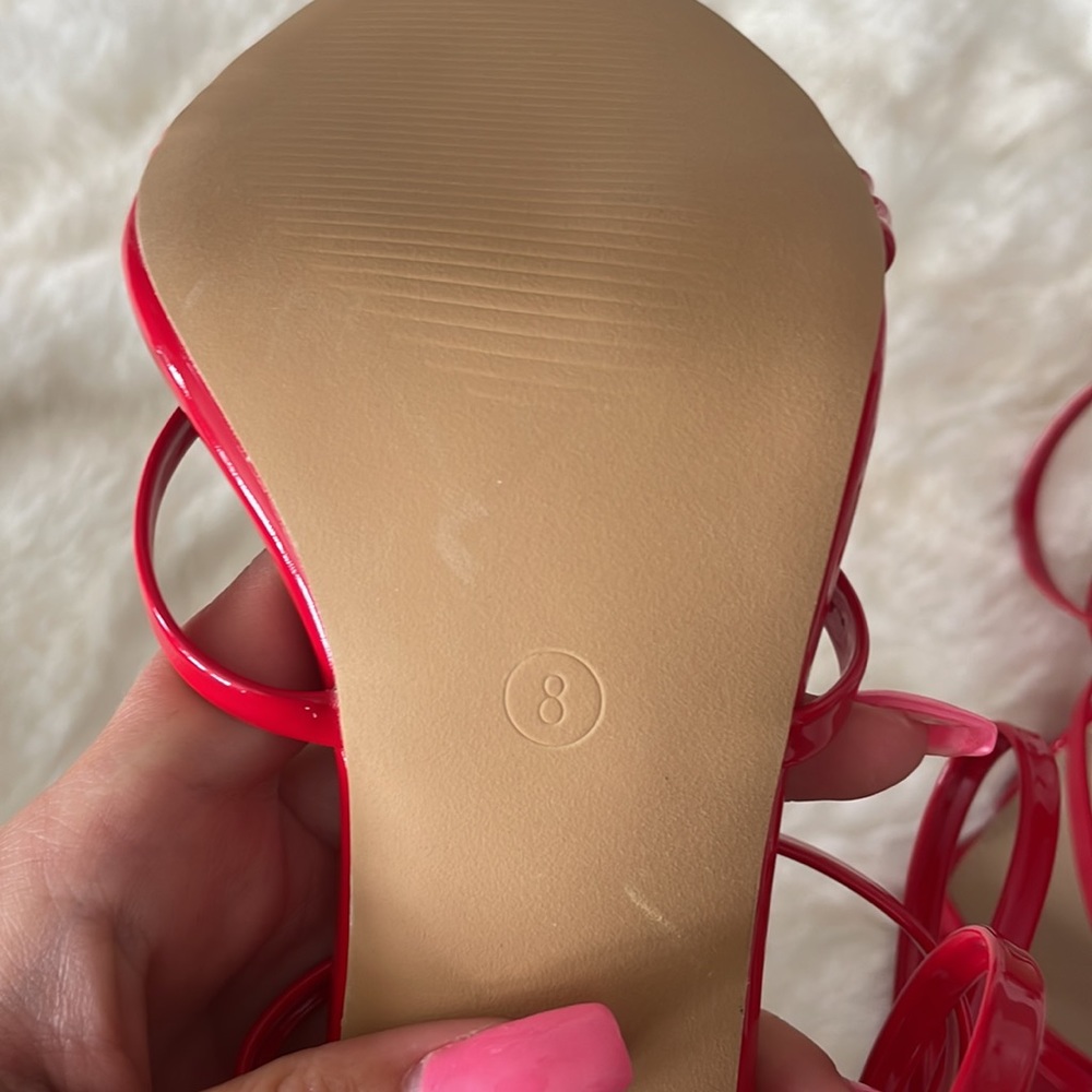 Red heels - Picture 3 of 4